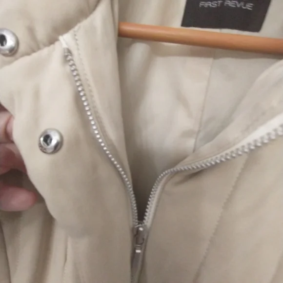 Vintage Cream Puffer Jacket with Faux Fur  Collar And Cuffs - Picture 7 of 14